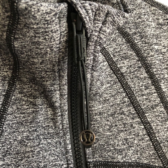 Lululemon define jacket size 4 - Picture 5 of 9